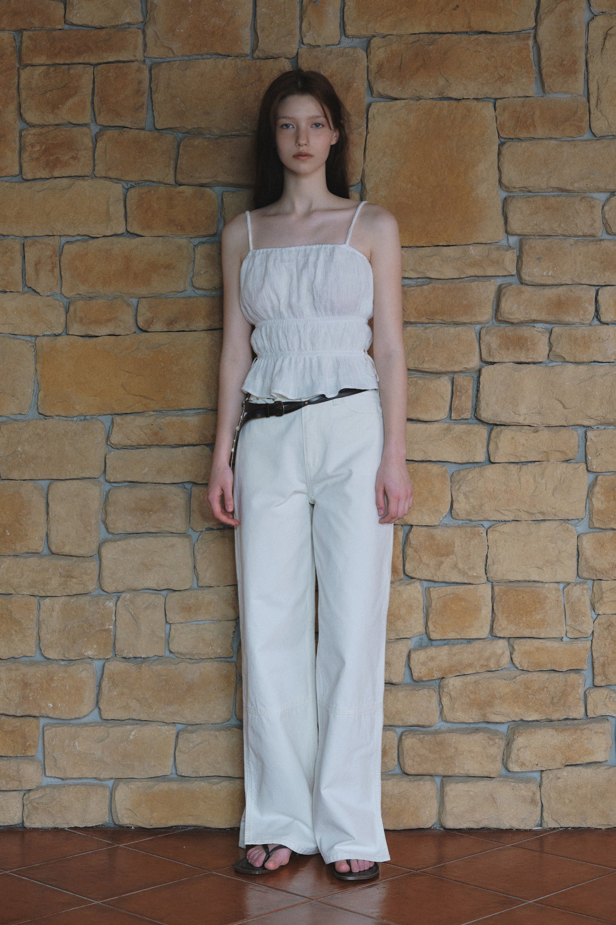 Crinkle Sharring Sleeveless Top.White