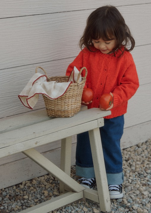 classic roll-up denim jeans.medium blue