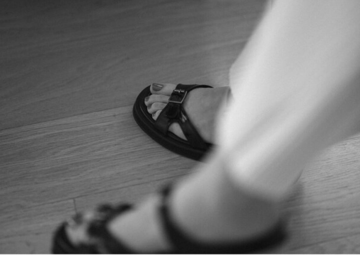 Buckle Sandal in Leather