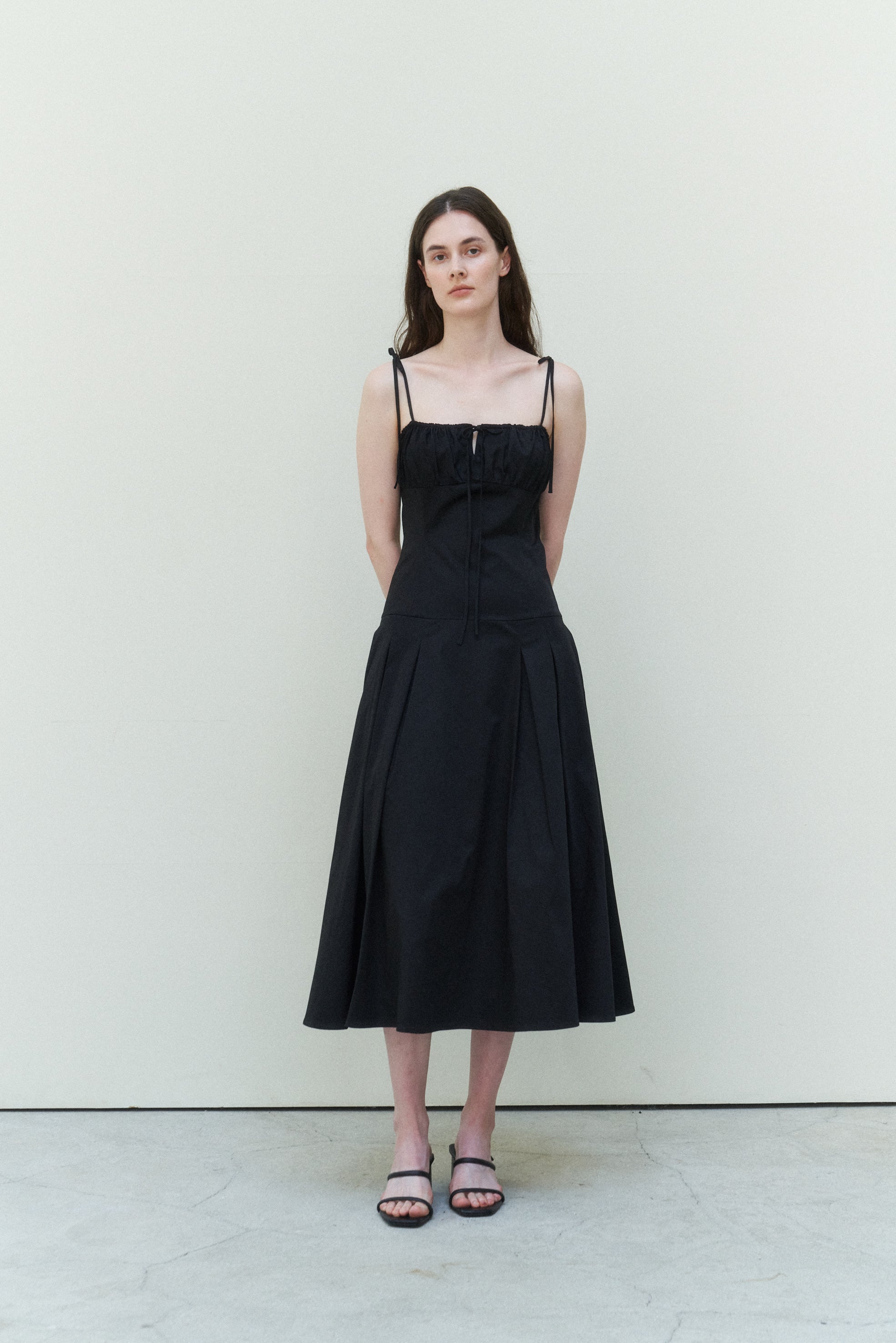 MIA SHIRRING STRAP DRESS.BLACK