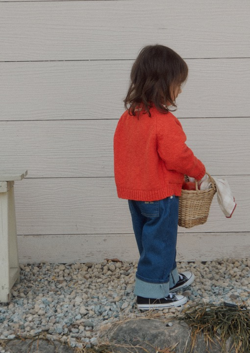 classic roll-up denim jeans.medium blue