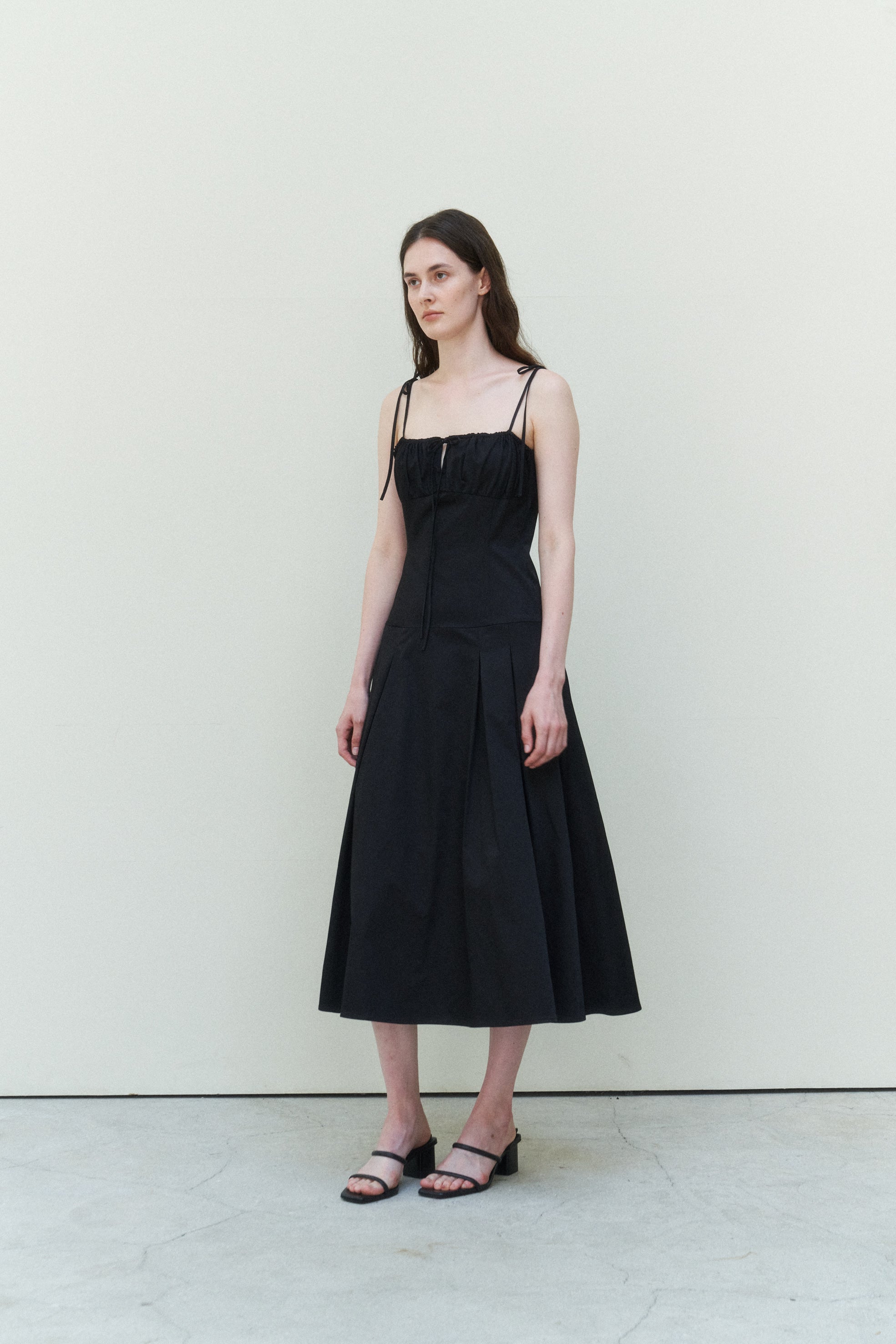 MIA SHIRRING STRAP DRESS.BLACK