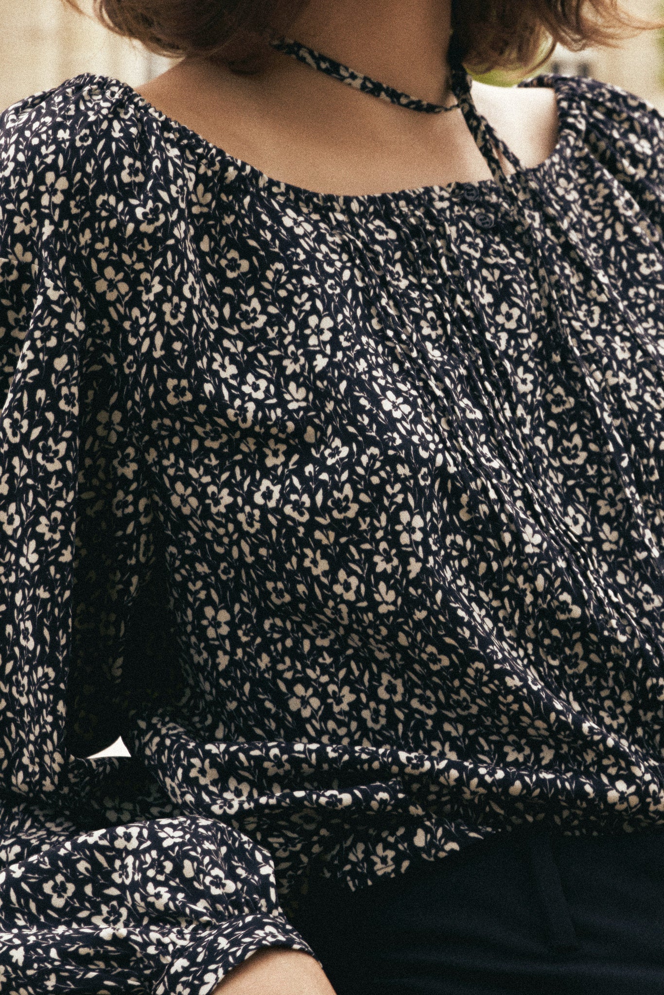 RIS PINTUCK BLOUSE.FLOWER BLACK