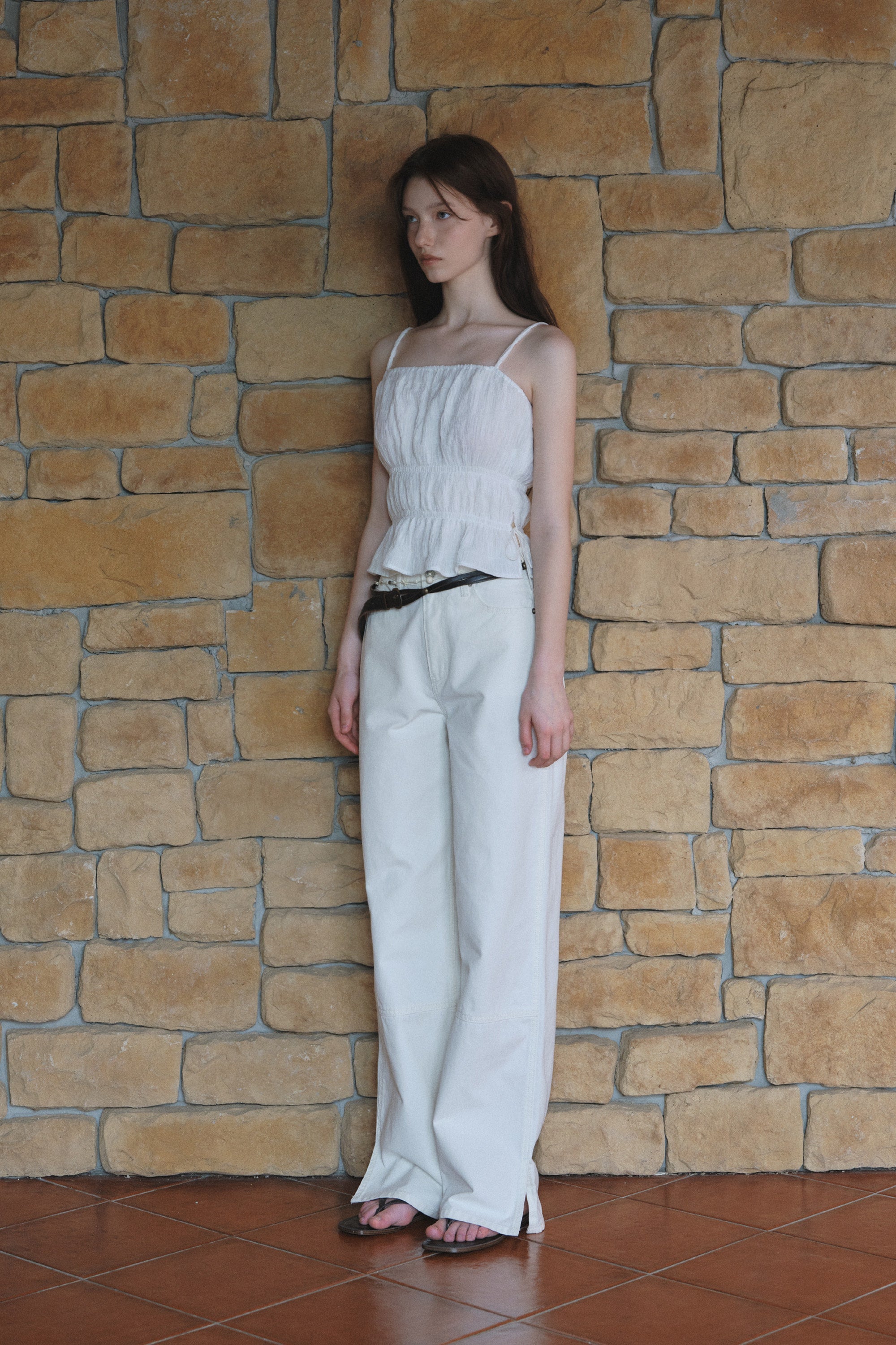 Crinkle Sharring Sleeveless Top.White