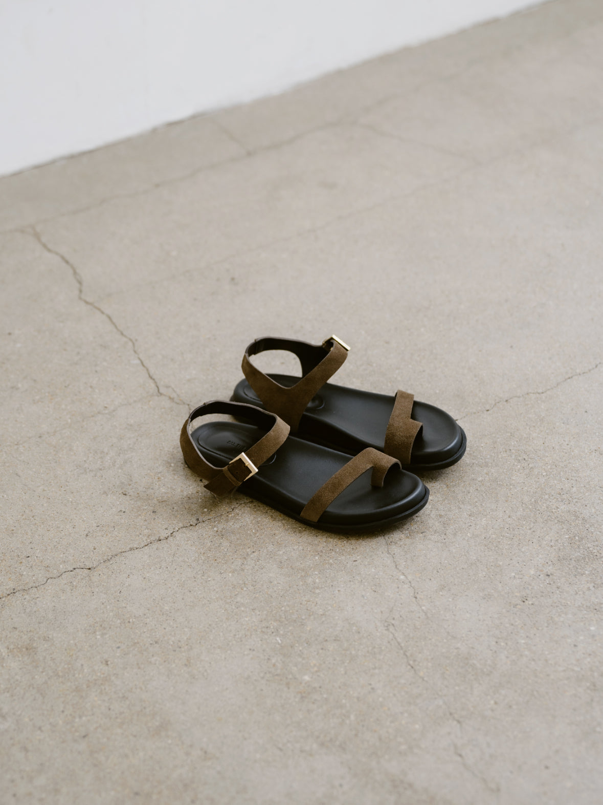 Suede straps sandals